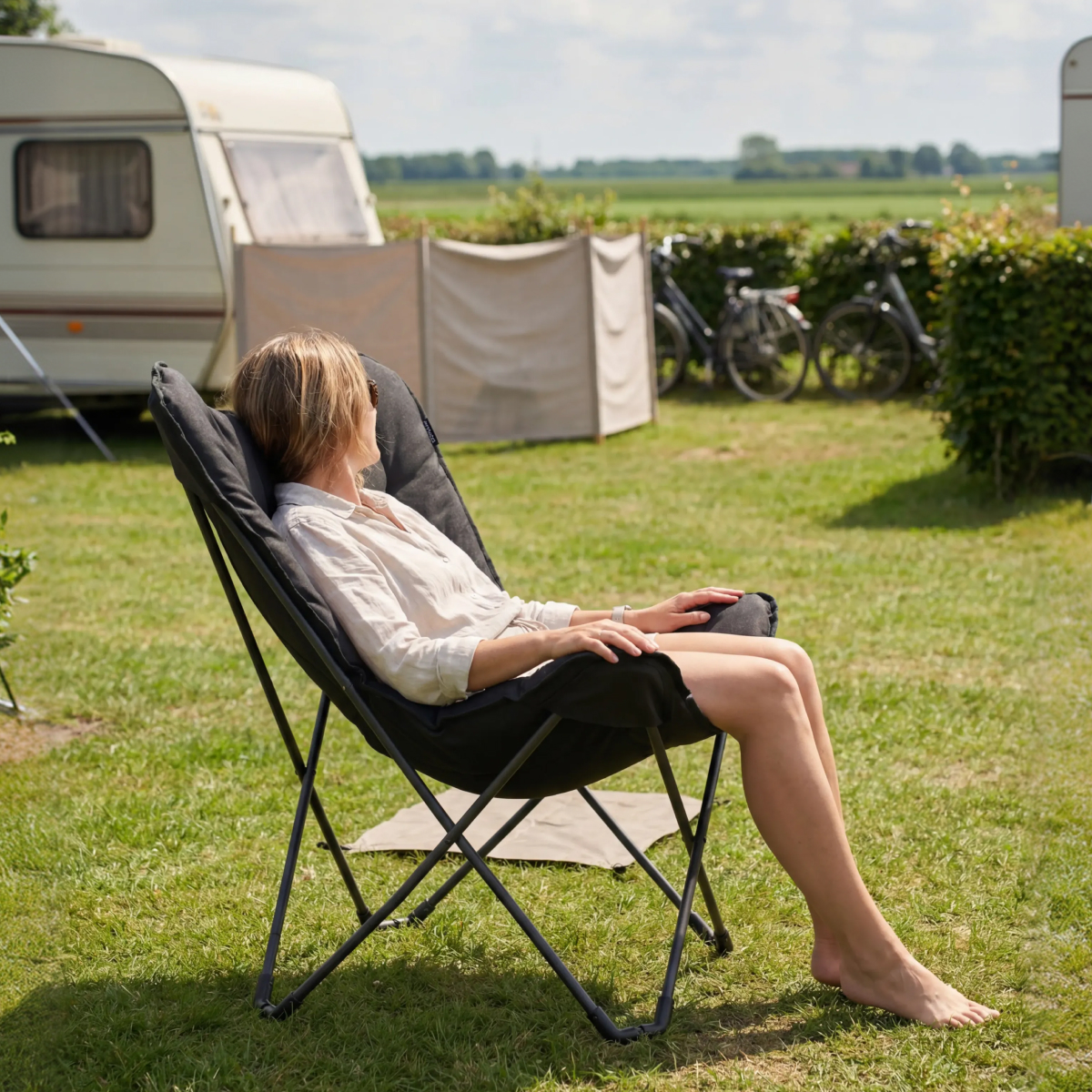 lingezit, campingstoel, kleding:rok/broek, zachte stoel, buitenleven