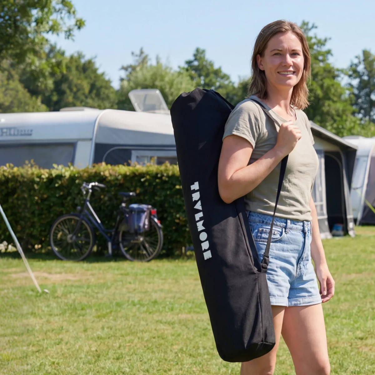 kleding, shorts, t-shirt, rugzak, camping