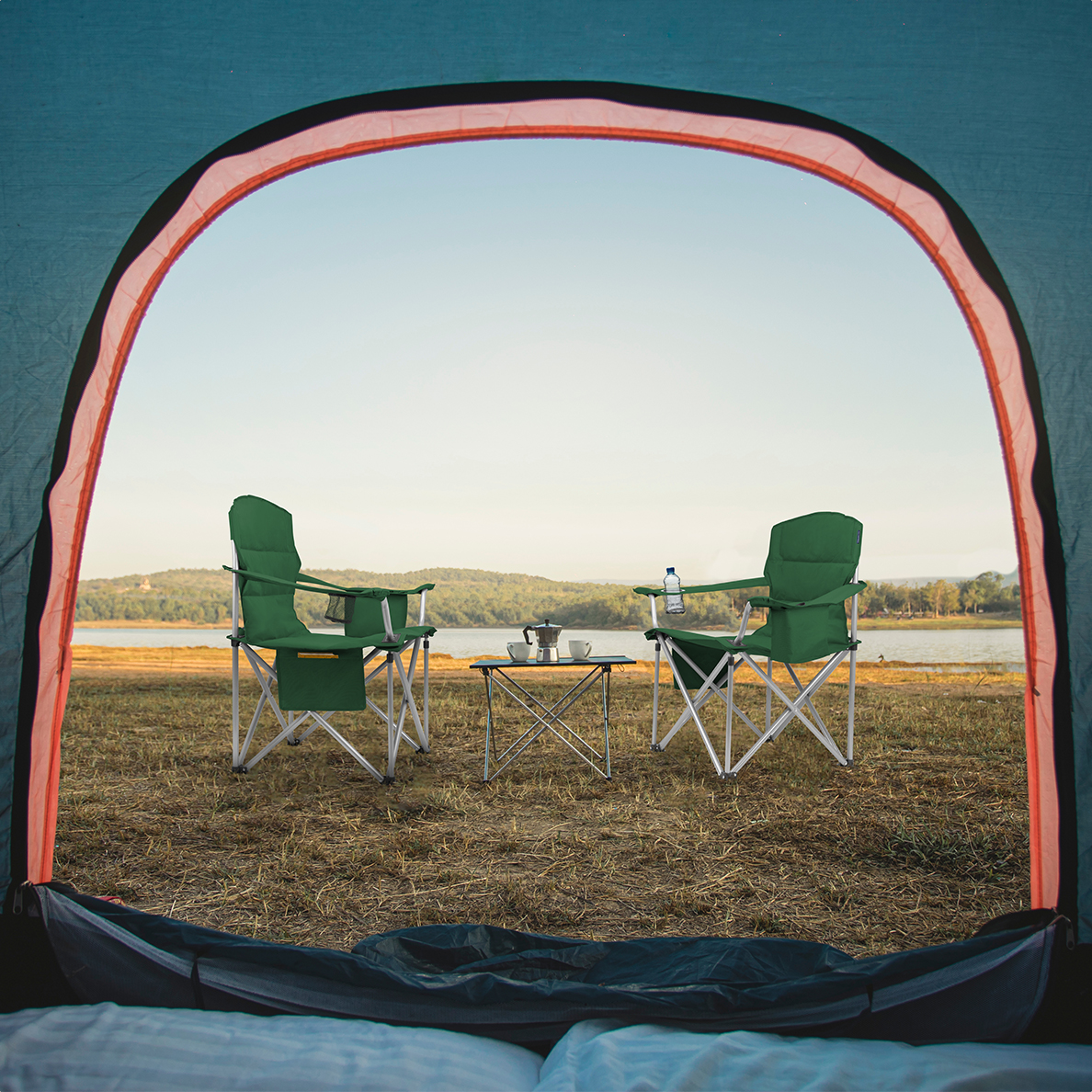 camping, campingstoelen, opvouwende stoel, outdoortafel, waterfles