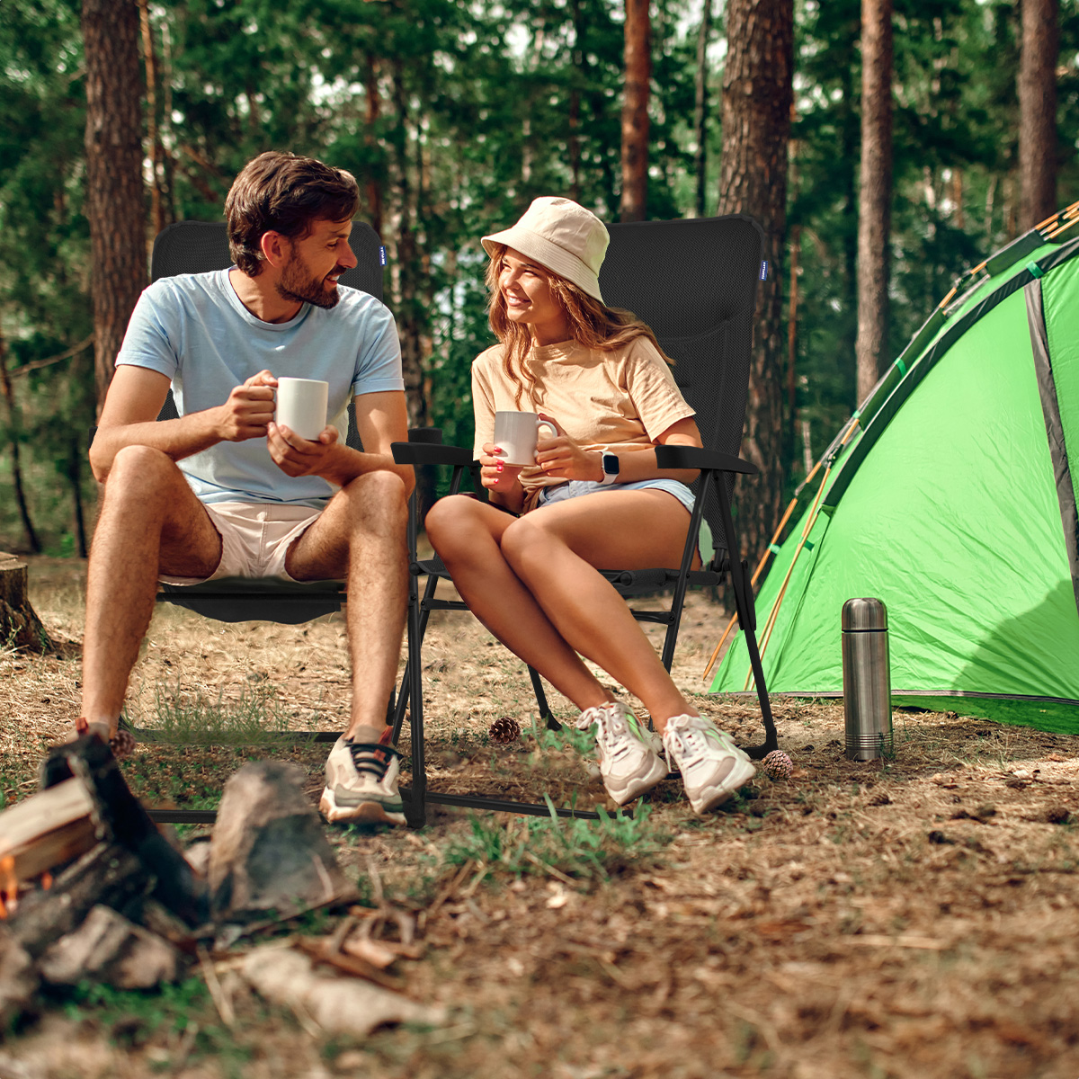 Persoon, Zittend, Buitenshuis, Onderdak, Camping